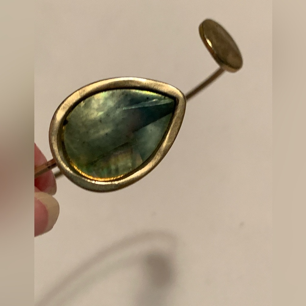 Elegant Gold and Green Teardrop Bracelet